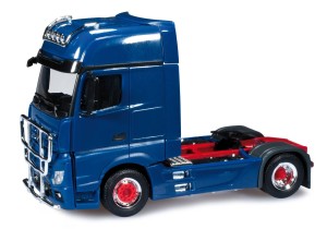 Herpa 301664-003 Mercedes Actros Gigaspace z lampami i orurowaniem