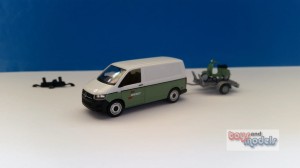Herpa 092760 Volkswagen VW T6 z przyczepą i skuterem Vespa - Spedition Wandt