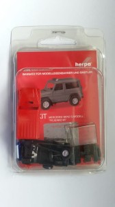 Herpa 013086 Mercedes-Benz G-Modell czerwony, bez nadruków, belka osobno Minikit
